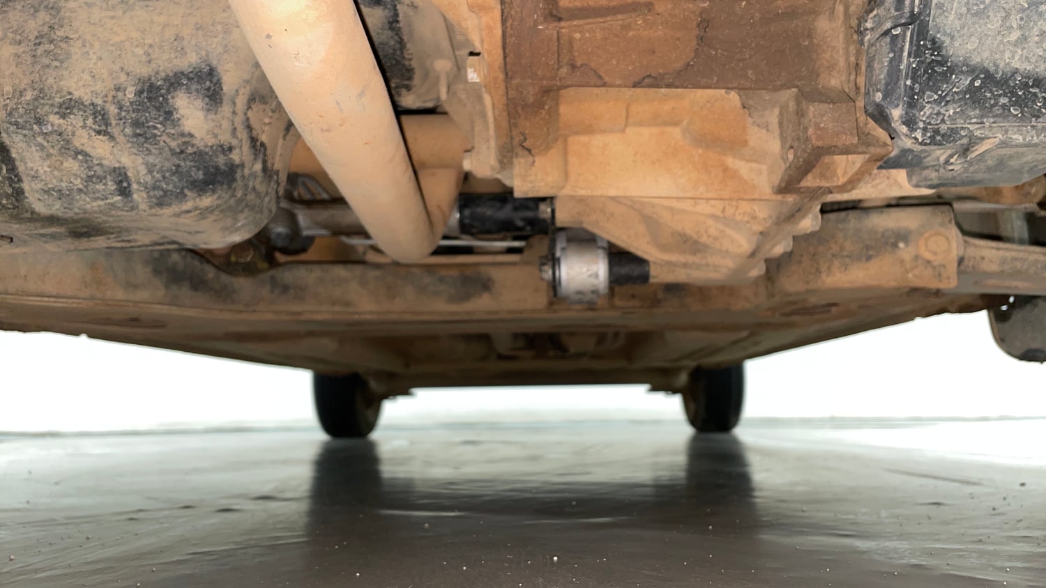 Used 2014 Ford Figo Duratorq Diesel ZXI 1.4 Diesel Manual extra FRONT LEFT UNDERBODY VIEW