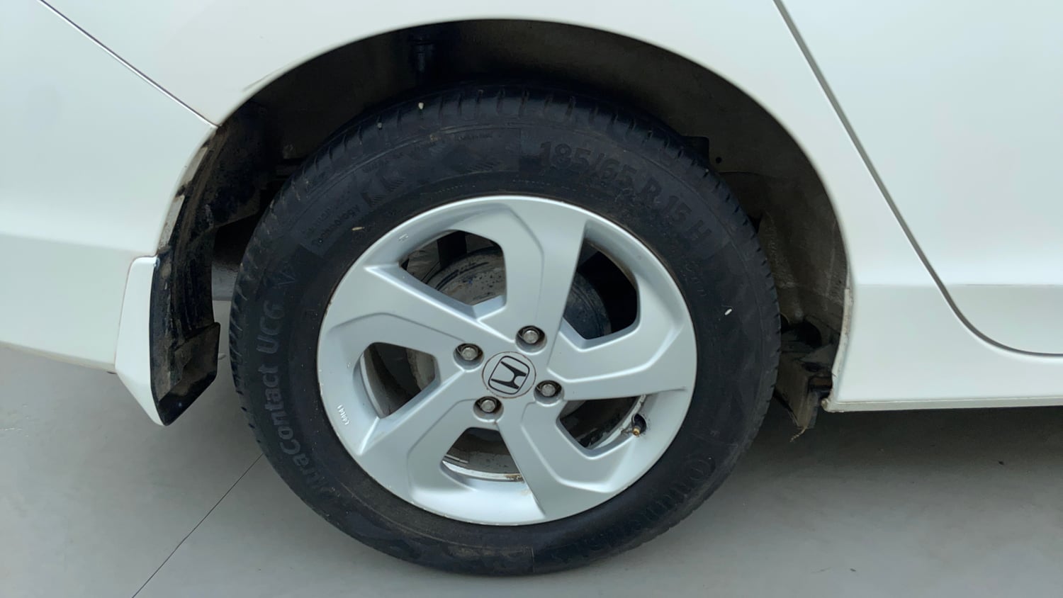 Used 2016 Honda City VX CVT Petrol Automatic tyres RIGHT REAR TYRE RIM VIEW