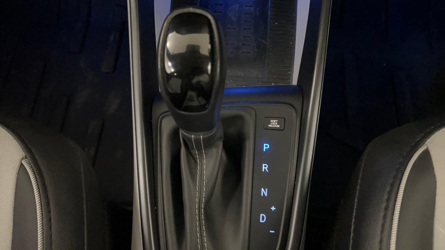 Used 2025 Hyundai New i20 Asta (O) 1.2 IVT Petrol Automatic interior GEAR  KNOB VIEW