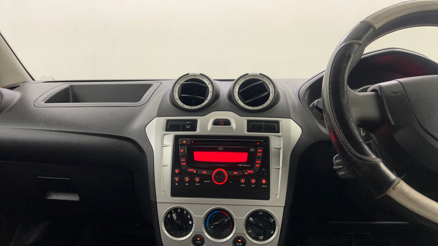 Used 2013 Ford Figo Duratorq Diesel ZXI 1.4 Diesel Manual interior MUSIC SYSTEM & AC CONTROL VIEW