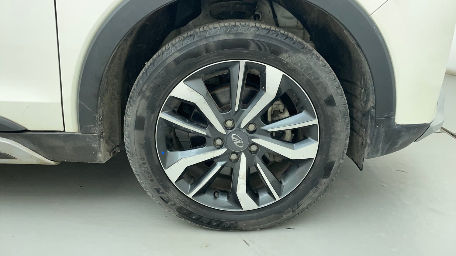 Used 2021 Mahindra XUV 300 W8 (O) 1.2 Petrol Petrol Manual tyres RIGHT FRONT TYRE RIM VIEW
