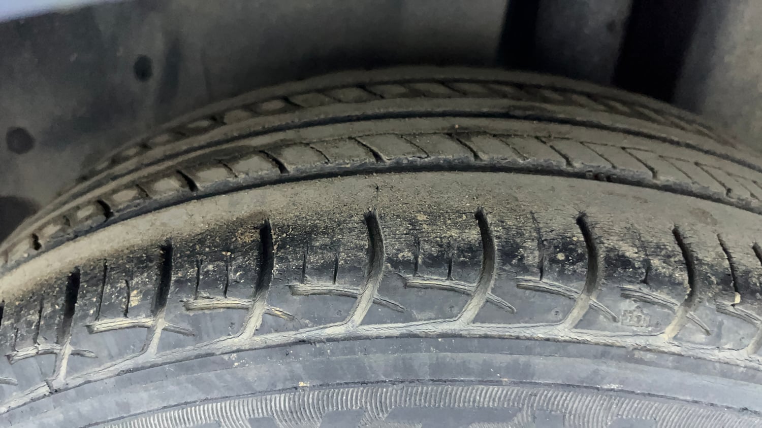 Used 2018 Maruti Suzuki Ciaz Zeta Hybrid 1.5 AT Petrol Automatic tyres LEFT REAR TYRE TREAD VIEW