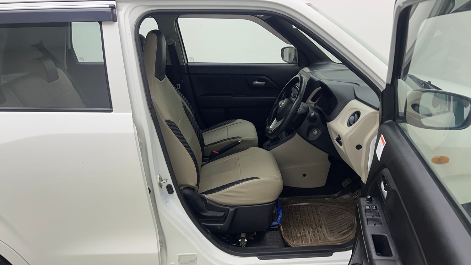 Used 2024 Maruti Suzuki Wagon R VXI 1.0 CNG Cng Manual interior RIGHT SIDE FRONT DOOR CABIN VIEW