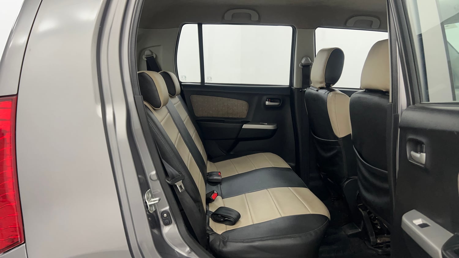 Used 2013 Maruti Suzuki Wagon R VXI Petrol Manual interior RIGHT SIDE REAR DOOR CABIN VIEW