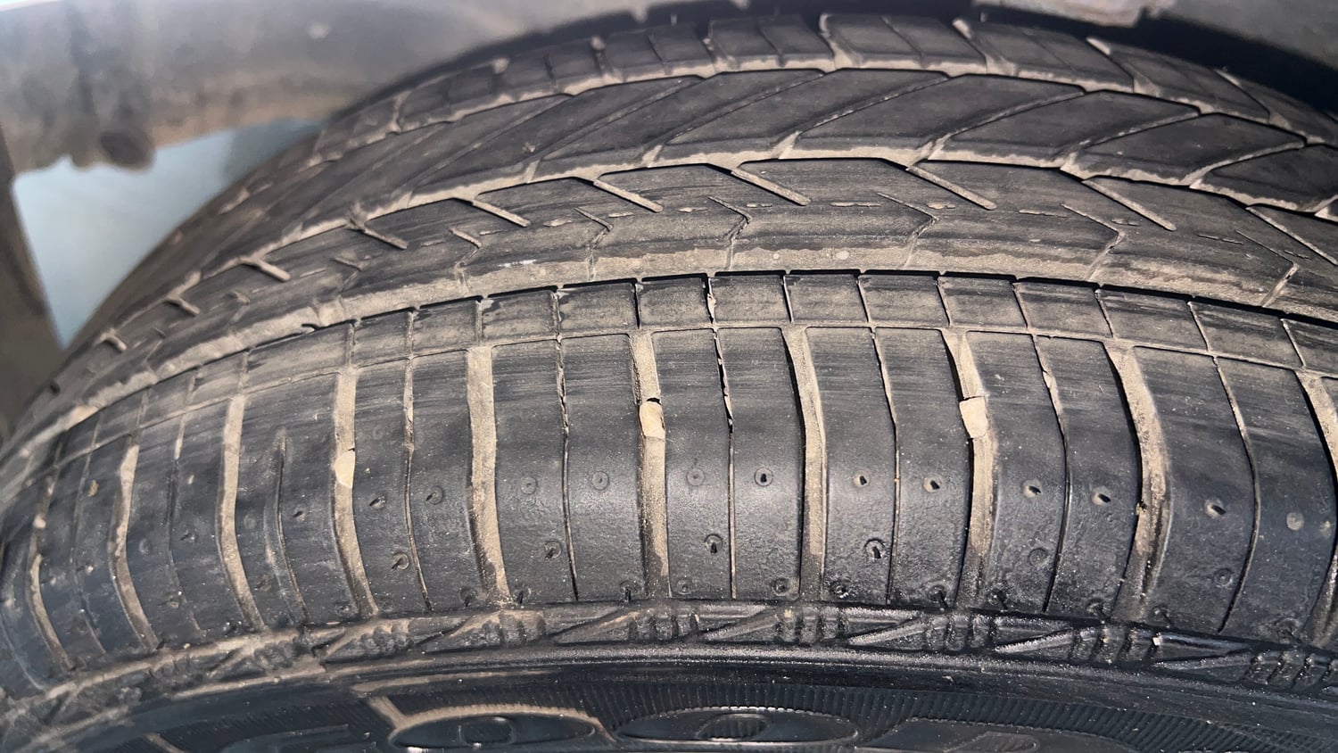 Used 2015 Maruti Suzuki Wagon R VXI Petrol Manual tyres LEFT FRONT TYRE TREAD VIEW
