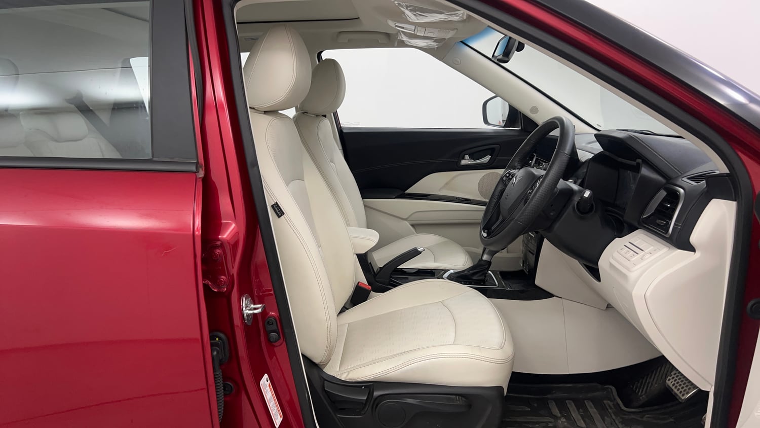 Used 2024 Mahindra XUV 3XO AX7 1.2 Petrol AT Petrol Automatic interior RIGHT SIDE FRONT DOOR CABIN VIEW
