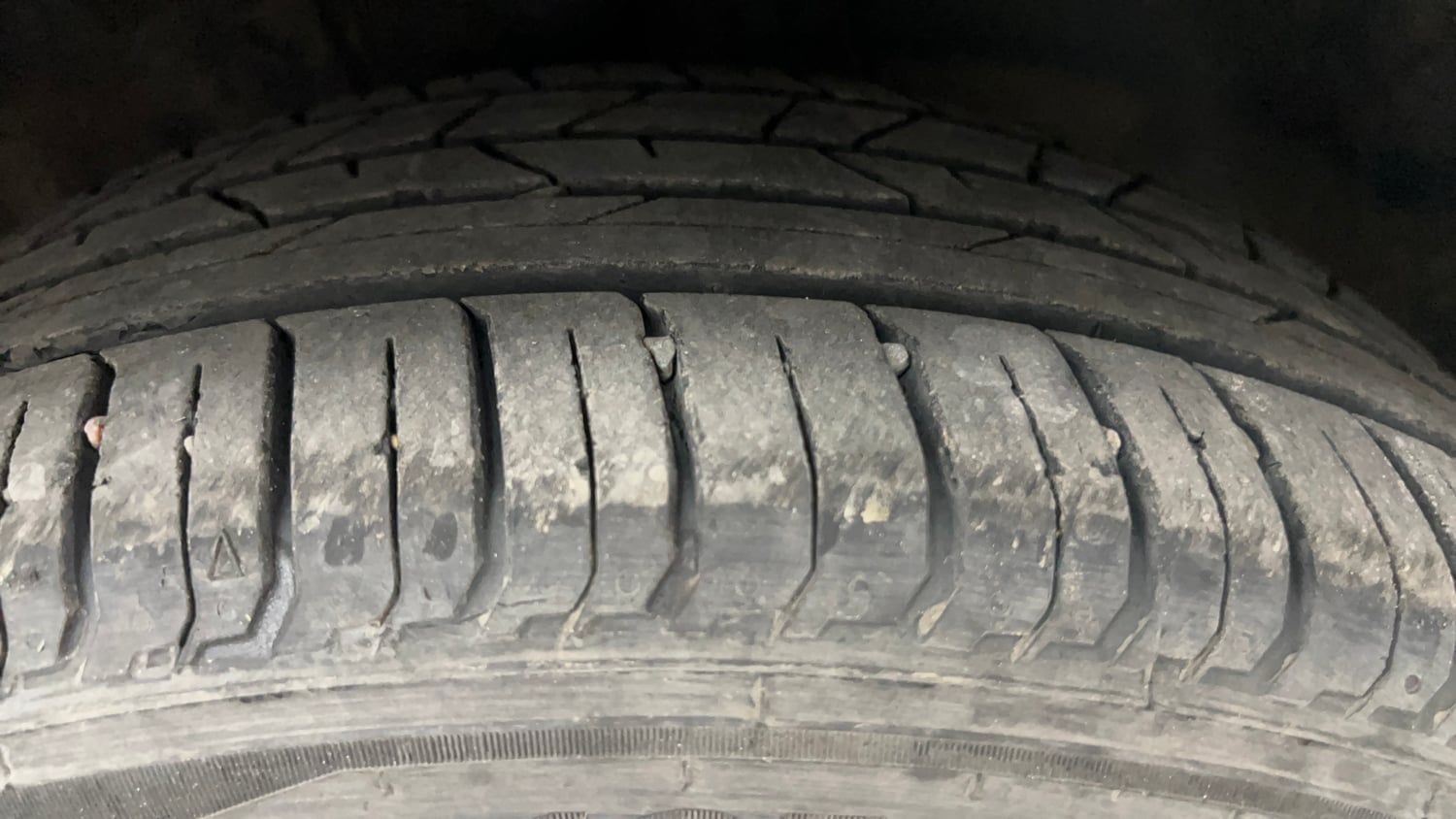 Used 2025 Hyundai New i20 Asta (O) 1.2 IVT Petrol Automatic tyres RIGHT FRONT TYRE TREAD VIEW