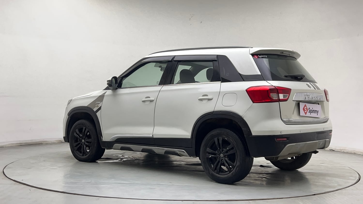 Used 2018 maruti-suzuki Vitara Brezza ZDi AGS Diesel Automatic exterior LEFT REAR CORNER VIEW