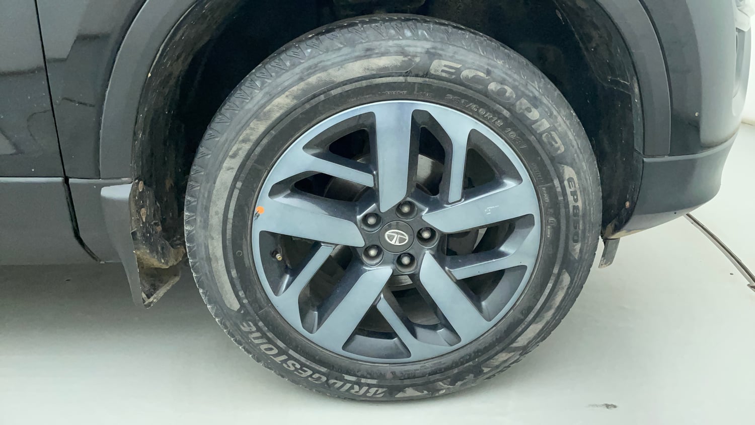 Used 2022 Tata Harrier XZ Plus Dark Edition Diesel Manual tyres RIGHT FRONT TYRE RIM VIEW
