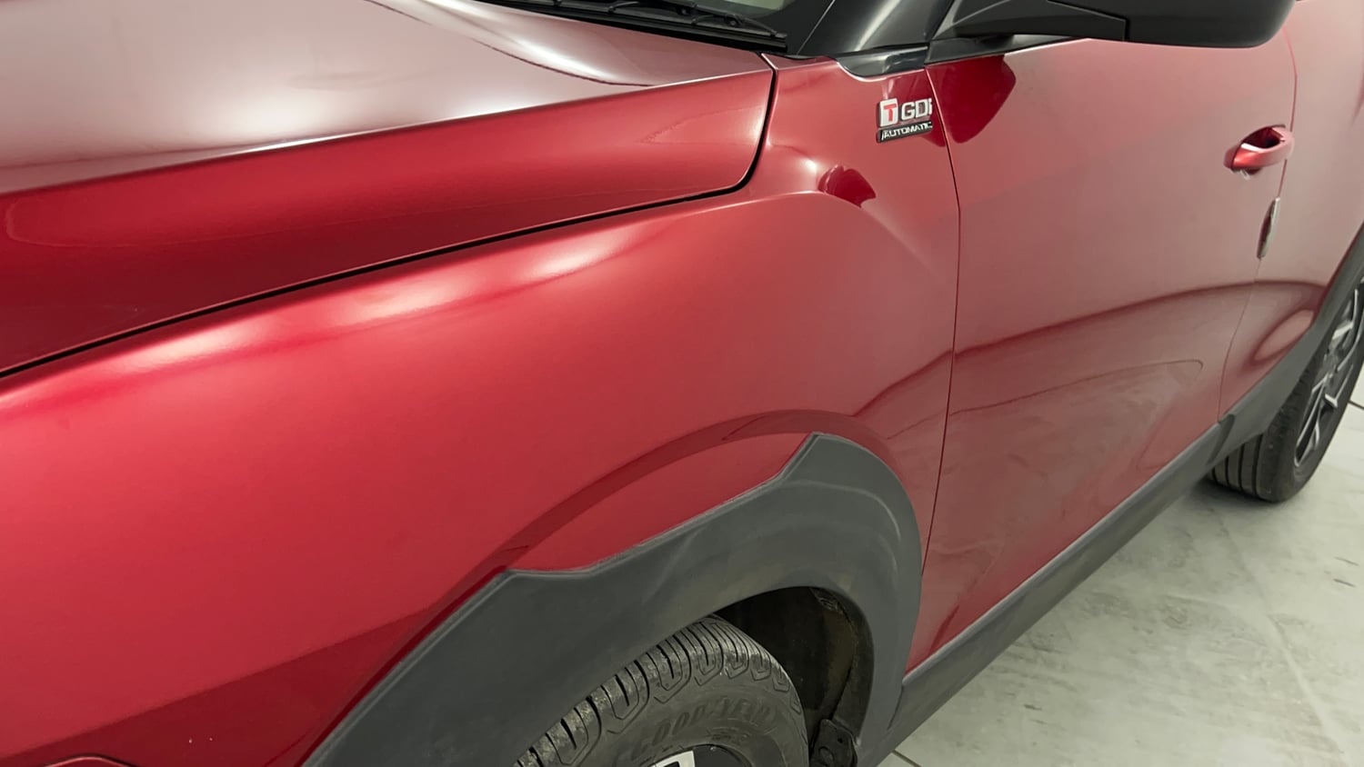 Used 2024 Mahindra XUV 3XO AX7 1.2 Petrol AT Petrol Automatic dents MINOR SCRATCH