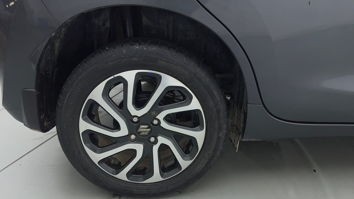 Used 2023 Maruti Suzuki Baleno Alpha MT Petrol Manual tyres RIGHT REAR TYRE RIM VIEW