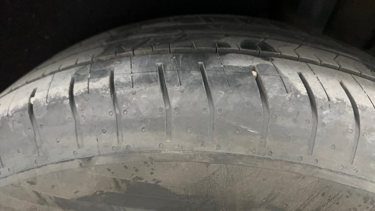 Used 2026 Kia Carens Premium (O) 1.5 Petrol 7 STR Petrol Manual tyres LEFT REAR TYRE TREAD VIEW