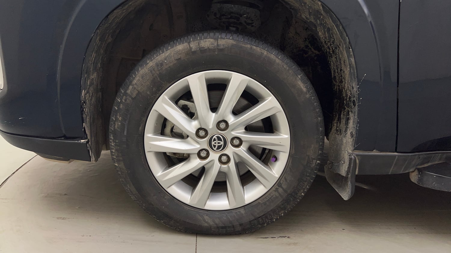 Used 2024 Toyota Innova Hycross GX (O) 7 STR Petrol Automatic tyres LEFT FRONT TYRE RIM VIEW