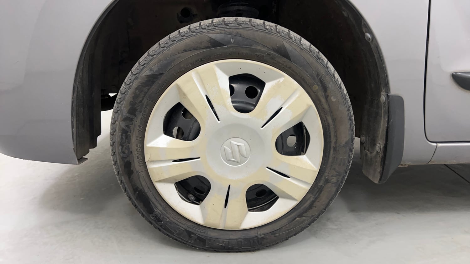 Used 2013 Maruti Suzuki Wagon R VXI Petrol Manual tyres LEFT FRONT TYRE RIM VIEW