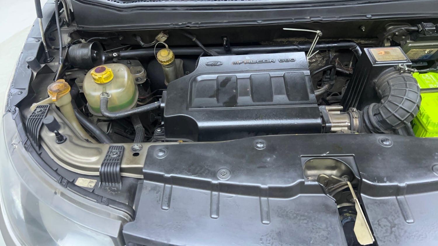 Used 2016 Mahindra KUV100 K6+ 6 STR Petrol Manual engine ENGINE RIGHT SIDE VIEW