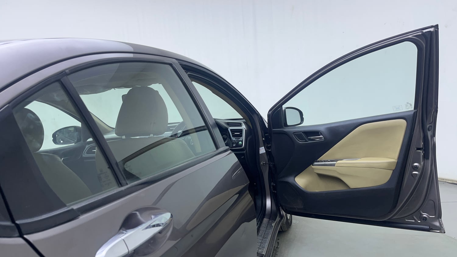 Used 2016 Honda City VX CVT Petrol Automatic interior RIGHT FRONT DOOR OPEN VIEW
