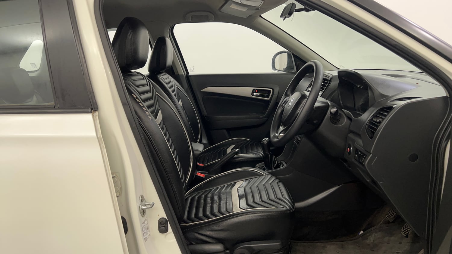Used 2017 Maruti Suzuki Vitara Brezza [2016-2020] ZDi Plus Diesel Manual interior RIGHT SIDE FRONT DOOR CABIN VIEW