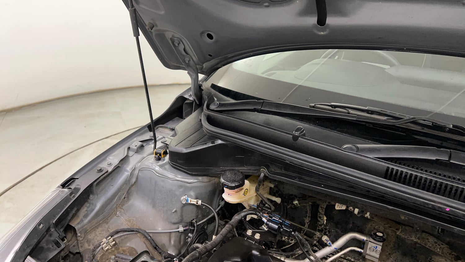Used 2025 Hyundai New i20 Asta (O) 1.2 IVT Petrol Automatic engine ENGINE RIGHT SIDE HINGE & APRON VIEW