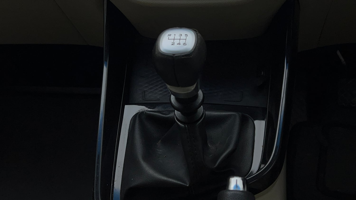 Used 2021 MG Motors Hector Sharp 1.5 Petrol Turbo Hybrid MT Dual Tone Hybrid Manual interior GEAR  KNOB VIEW