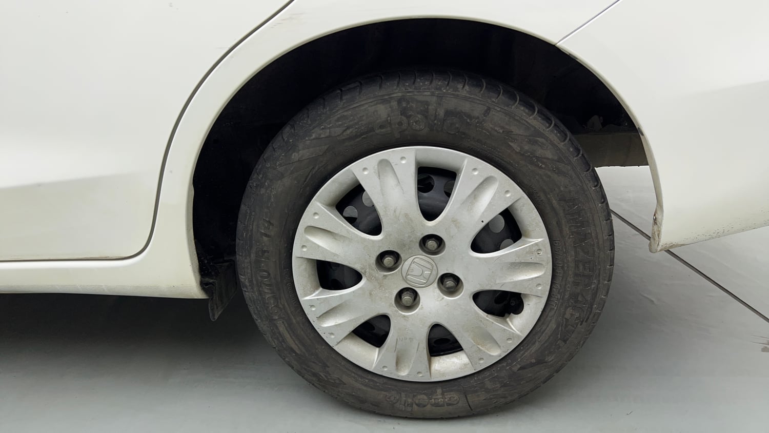 Used 2015 Honda Amaze 1.2 S i-VTEC Petrol Manual tyres LEFT REAR TYRE RIM VIEW