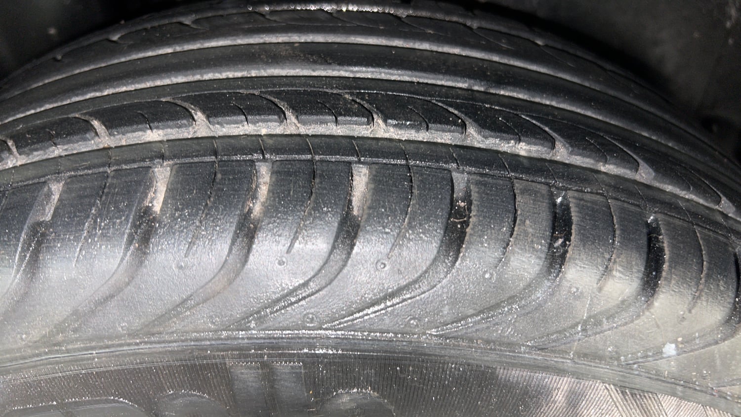 Used 2014 Volkswagen Polo Highline1.2L (P) Petrol Manual tyres RIGHT REAR TYRE TREAD VIEW