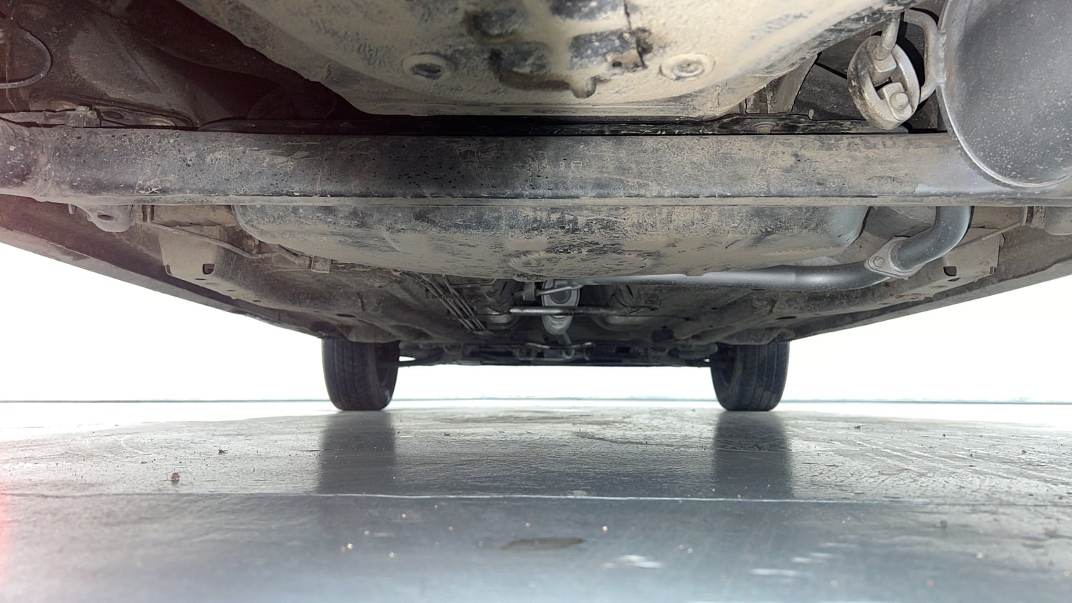 Used 2020 Tata Tiago XT Petrol Manual extra REAR UNDERBODY VIEW (TAKEN FROM REAR)