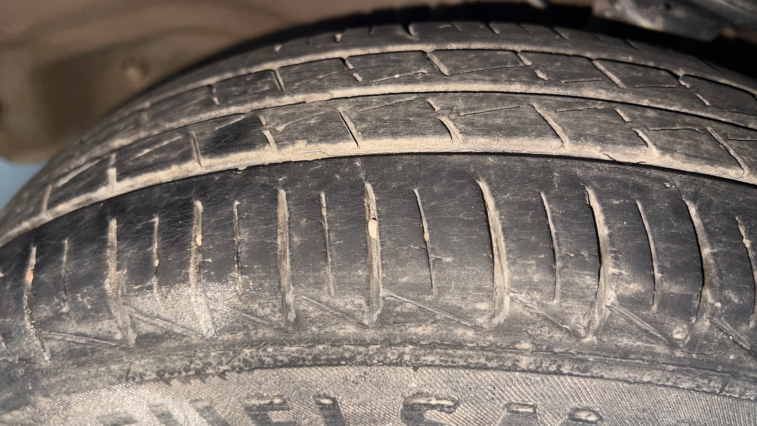 Used 2023 Maruti Suzuki Alto 800 LXi (O) CNG Cng Manual tyres LEFT FRONT TYRE TREAD VIEW