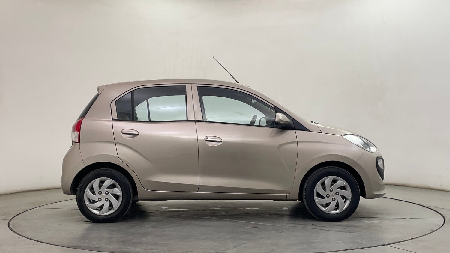 Used 2022 Hyundai Santro Sportz Petrol Manual exterior RIGHT SIDE VIEW