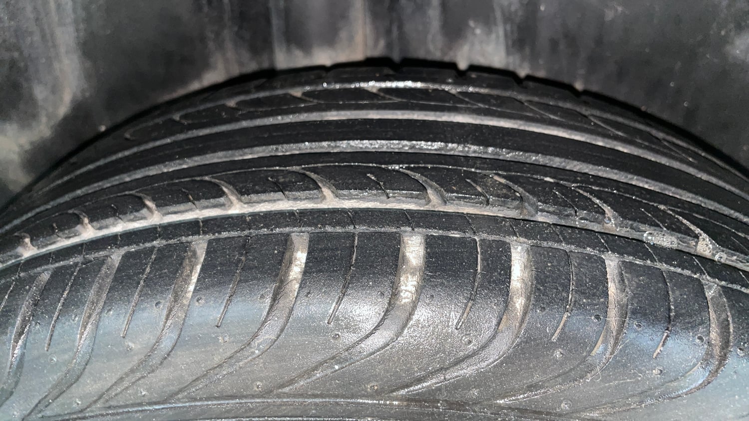 Used 2016 Volkswagen Polo Comfortline 1.2L (P) Petrol Manual tyres RIGHT REAR TYRE TREAD VIEW