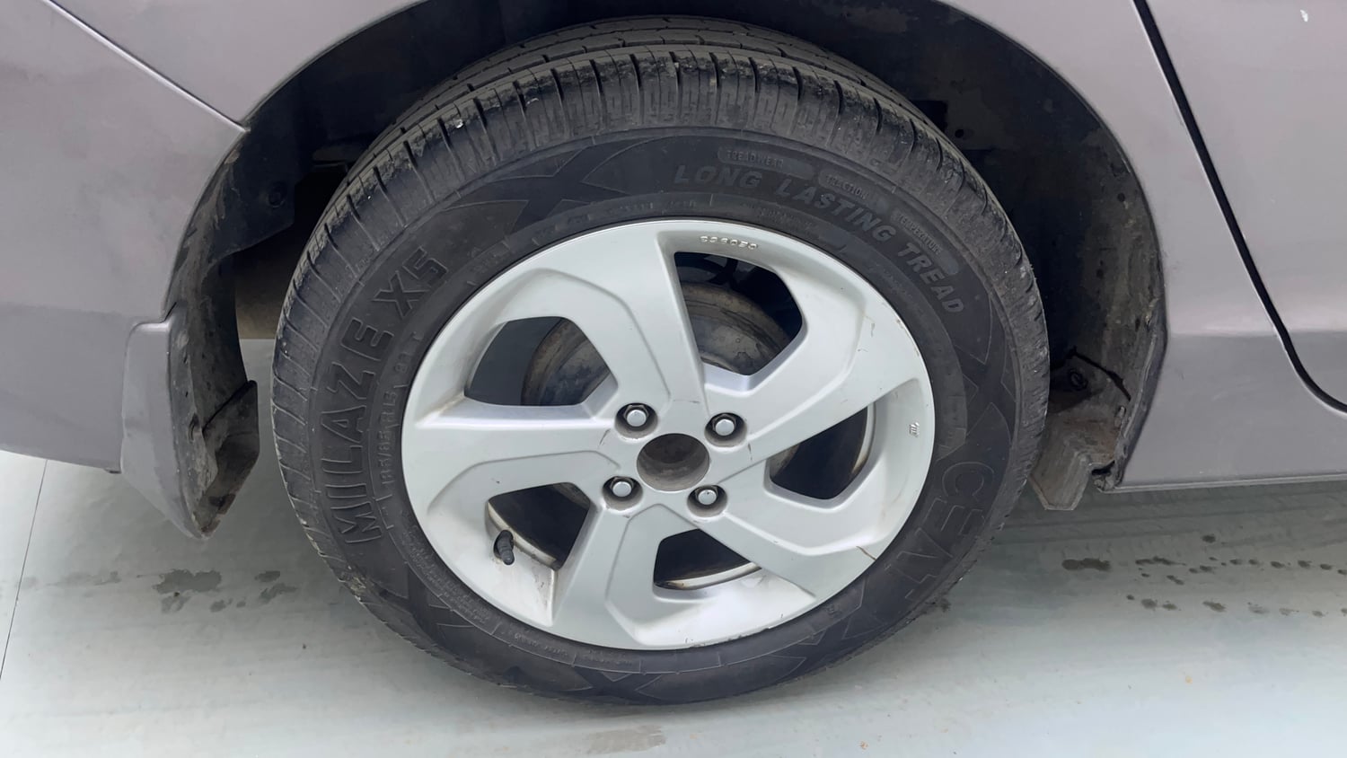 Used 2016 Honda City VX CVT Petrol Automatic tyres RIGHT REAR TYRE RIM VIEW