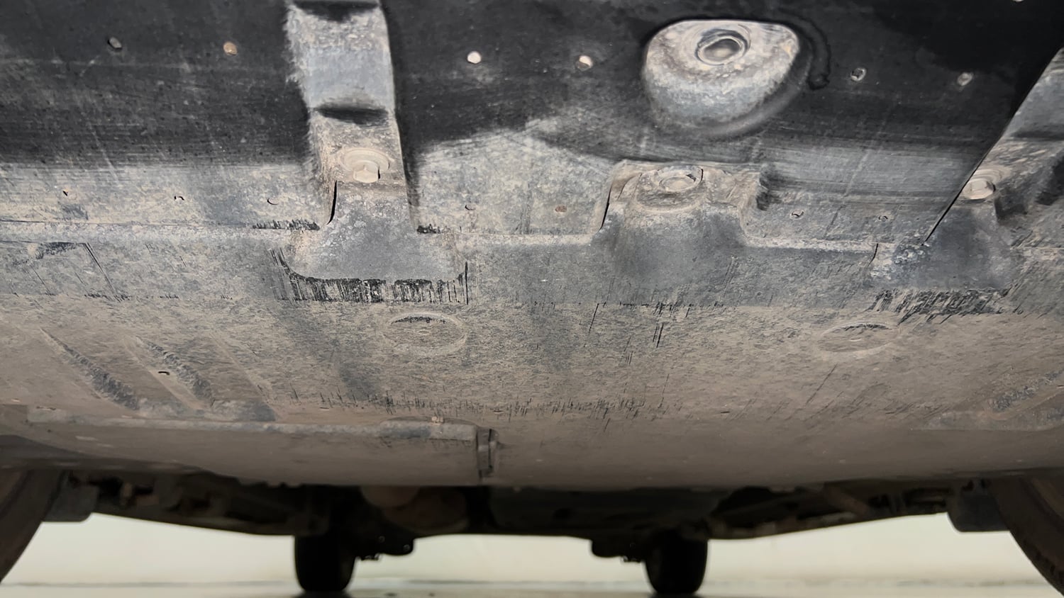 Used 2024 Toyota Innova Hycross GX (O) 7 STR Petrol Automatic extra FRONT LEFT UNDERBODY VIEW