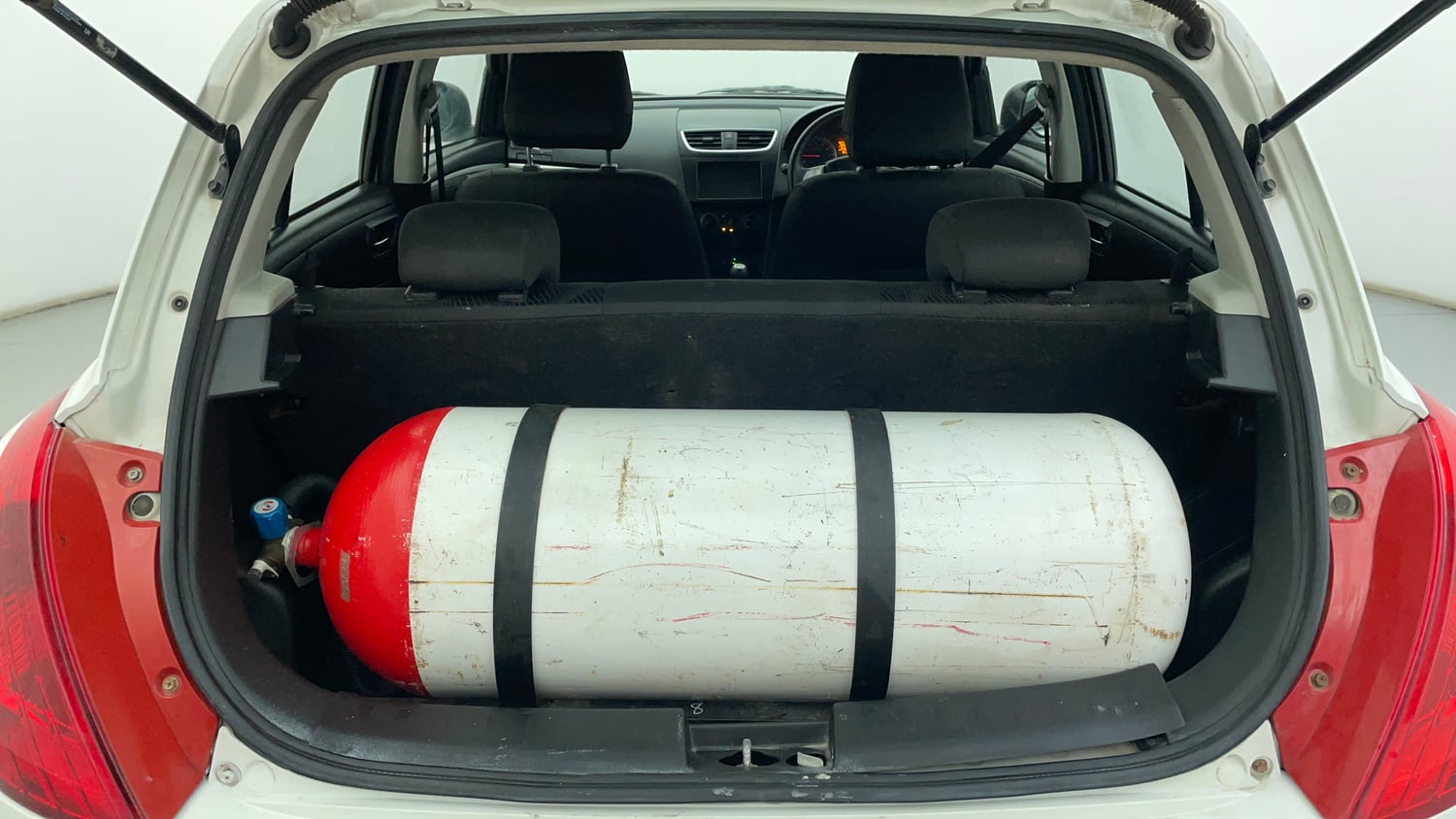 Used 2014 Maruti Suzuki Swift VXI CNG (Outside Fitted) Cng Manual interior DICKY INSIDE VIEW