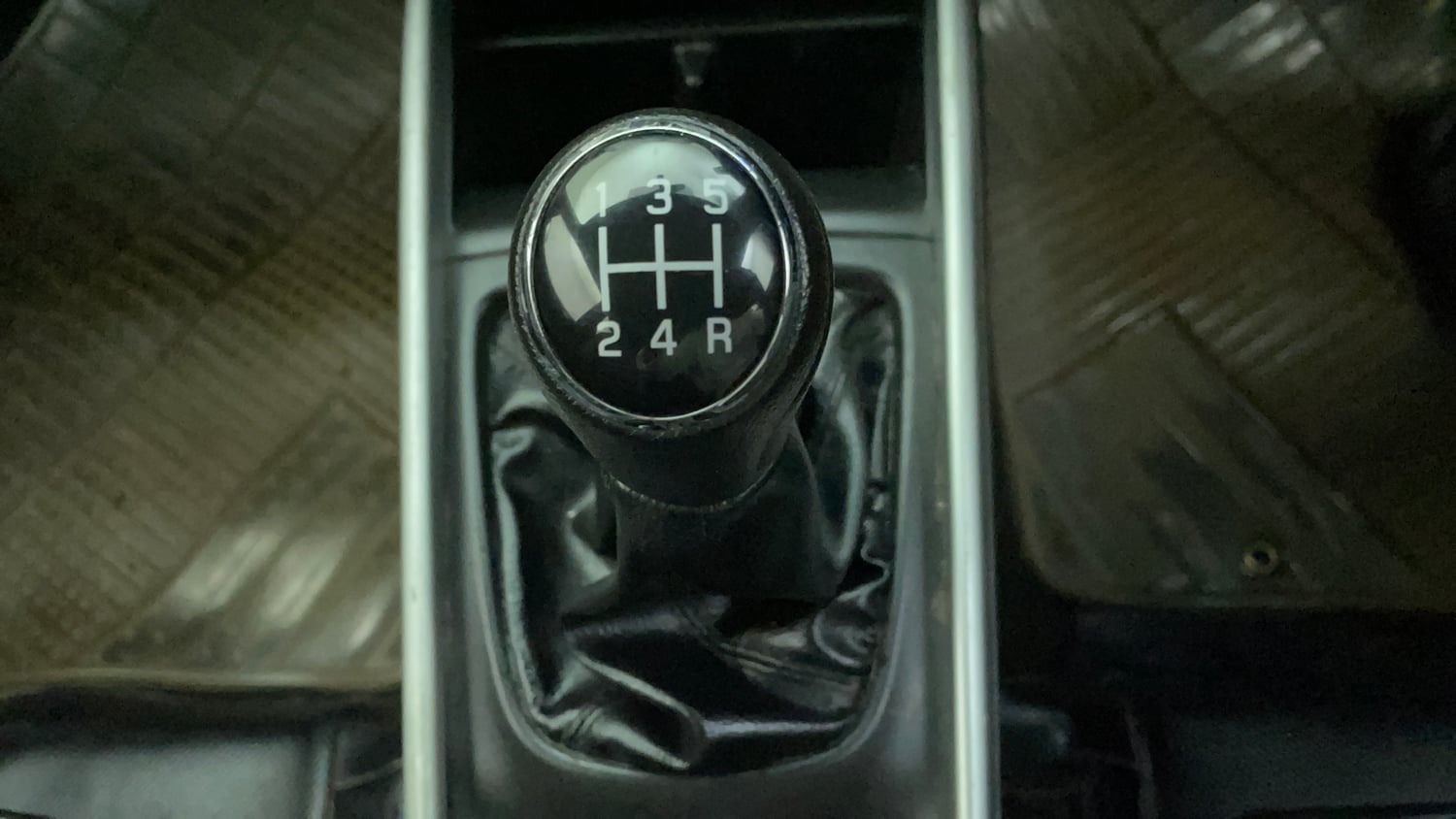 Used 2017 Maruti Suzuki Baleno Delta 1.3 Diesel Manual interior GEAR  KNOB VIEW