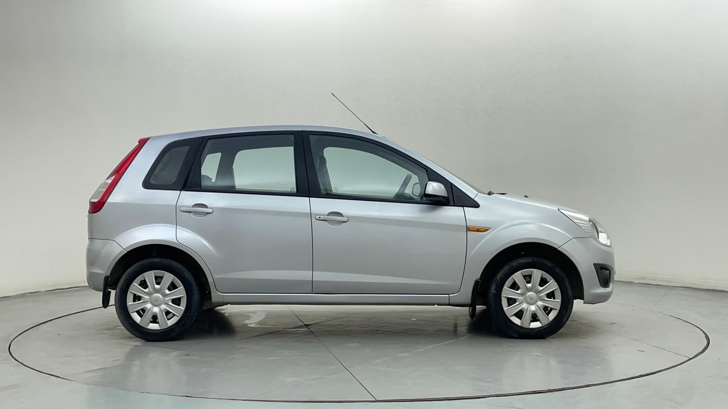 Used 2014 Ford Figo Duratorq Diesel ZXI 1.4 Diesel Manual exterior RIGHT SIDE VIEW