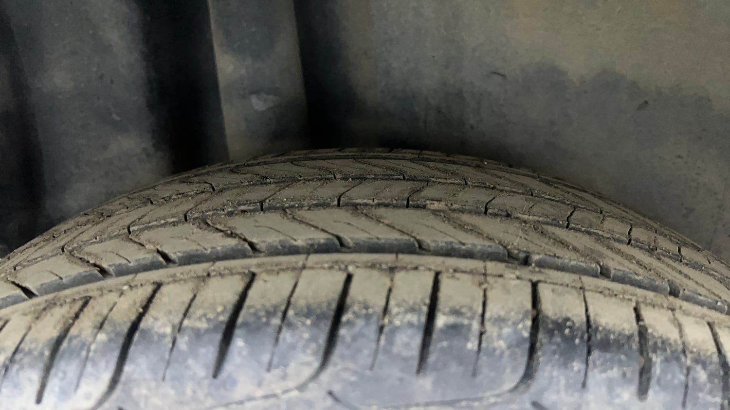 Used 2019 Volkswagen Ameo Highline1.0L (P) Petrol Manual tyres RIGHT REAR TYRE TREAD VIEW