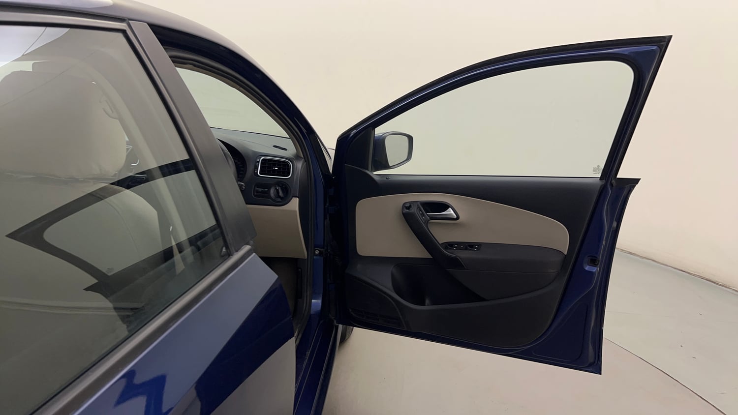 Used 2014 Volkswagen Polo Highline1.2L (P) Petrol Manual interior RIGHT FRONT DOOR OPEN VIEW