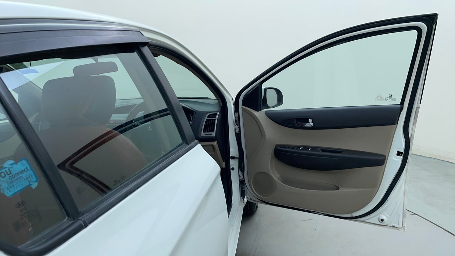 Used 2013 Hyundai i20 Magna (O) 1.2 Petrol Manual interior RIGHT FRONT DOOR OPEN VIEW
