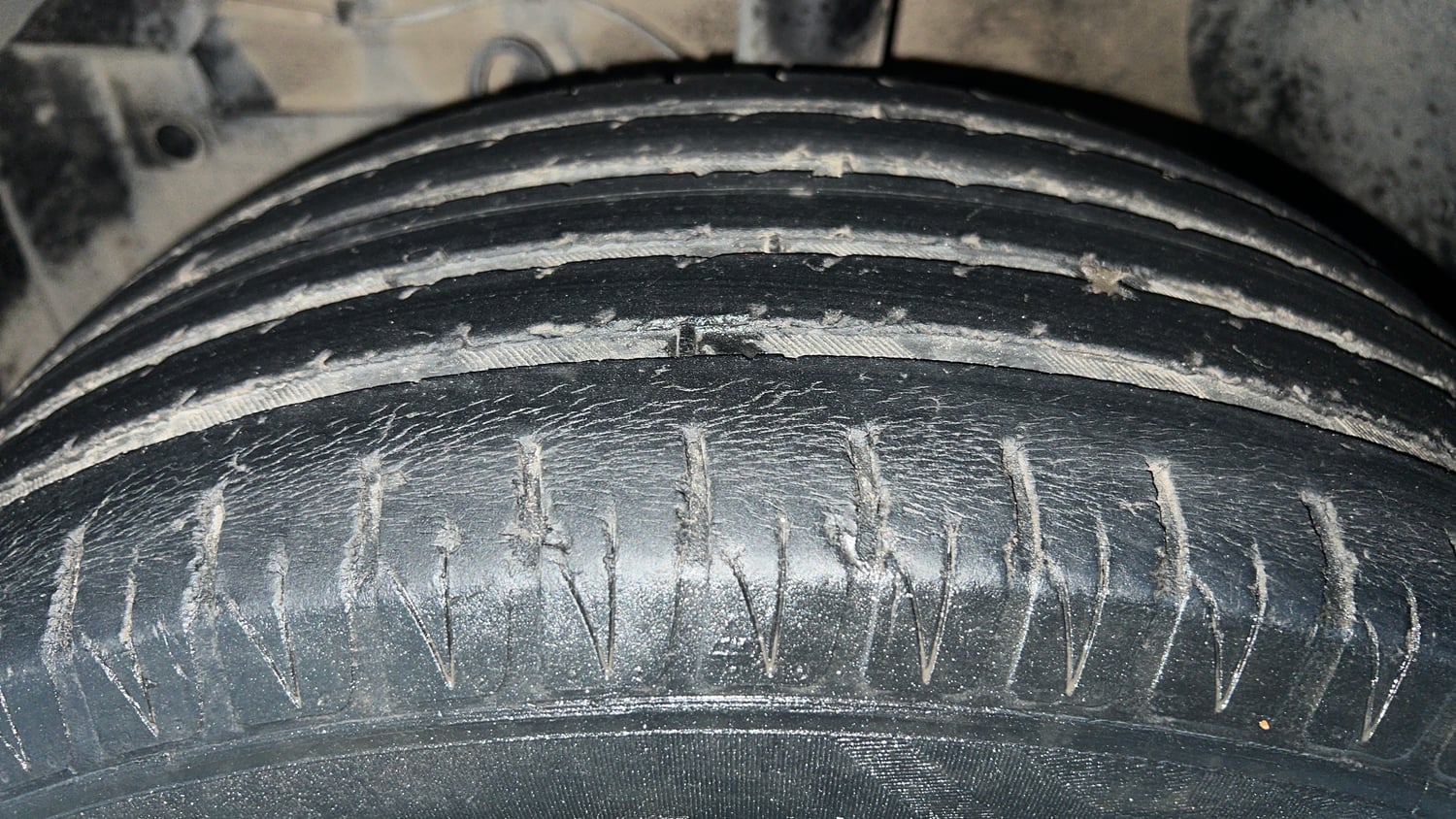 Used 2018 maruti-suzuki Vitara Brezza ZDi AGS Diesel Automatic tyres LEFT FRONT TYRE TREAD VIEW
