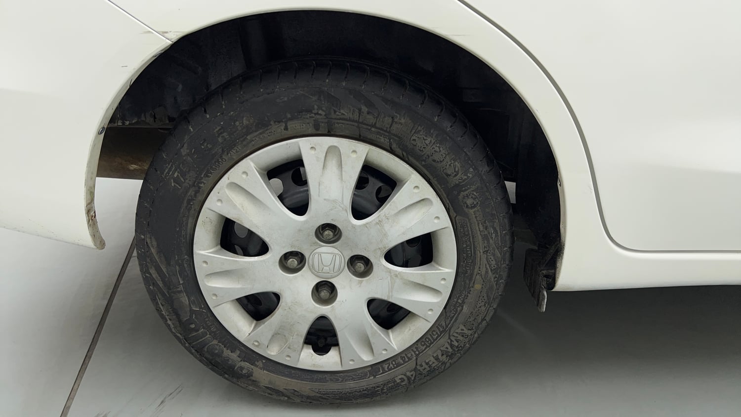 Used 2015 Honda Amaze 1.2 S i-VTEC Petrol Manual tyres RIGHT REAR TYRE RIM VIEW