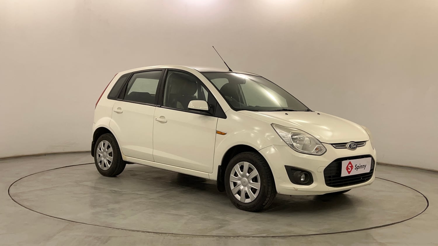 Used 2013 Ford Figo Duratorq Diesel ZXI 1.4 Diesel Manual exterior RIGHT FRONT CORNER VIEW