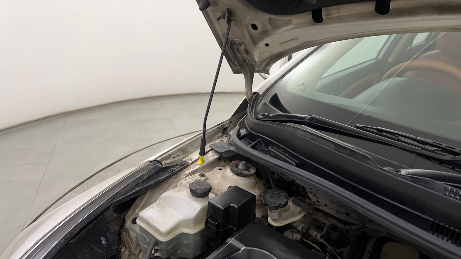 Used 2016 Hyundai Verna 1.6 CRDI S AT Diesel Automatic engine ENGINE RIGHT SIDE HINGE & APRON VIEW