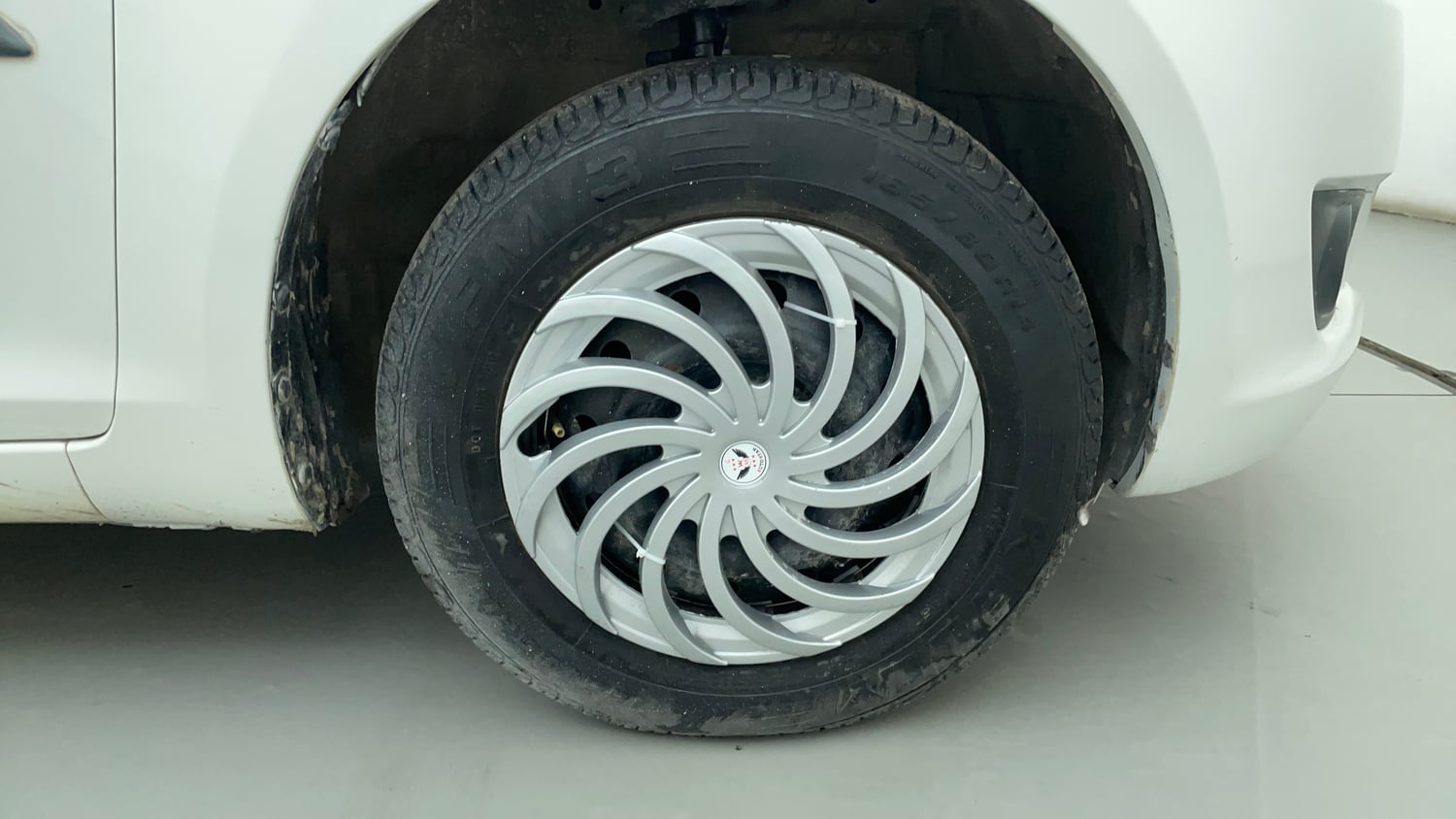 Used 2014 Maruti Suzuki Swift VXI CNG (Outside Fitted) Cng Manual tyres RIGHT FRONT TYRE RIM VIEW