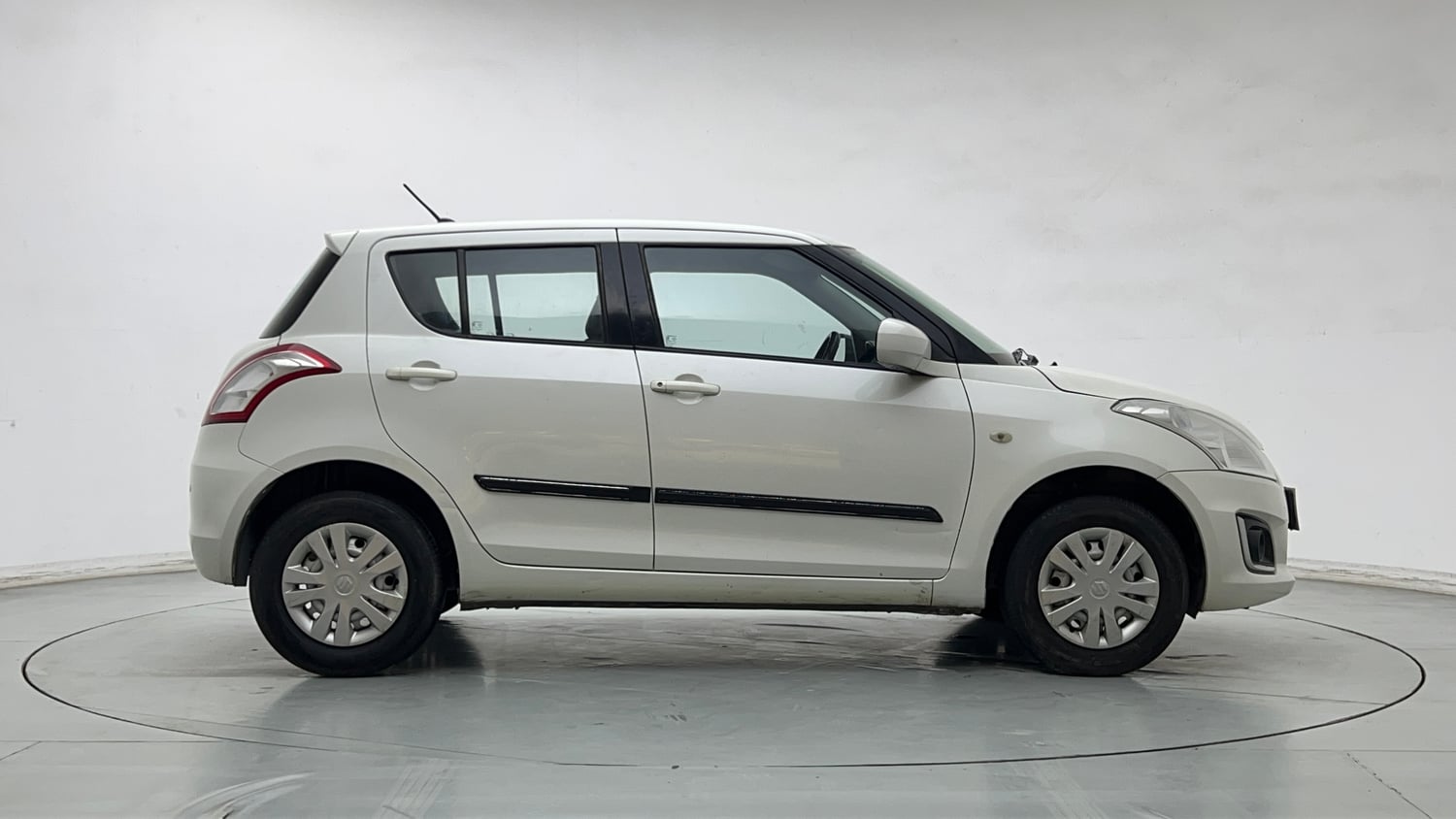 Used 2017 Maruti Suzuki Swift Lxi (O) Petrol Manual exterior RIGHT SIDE VIEW