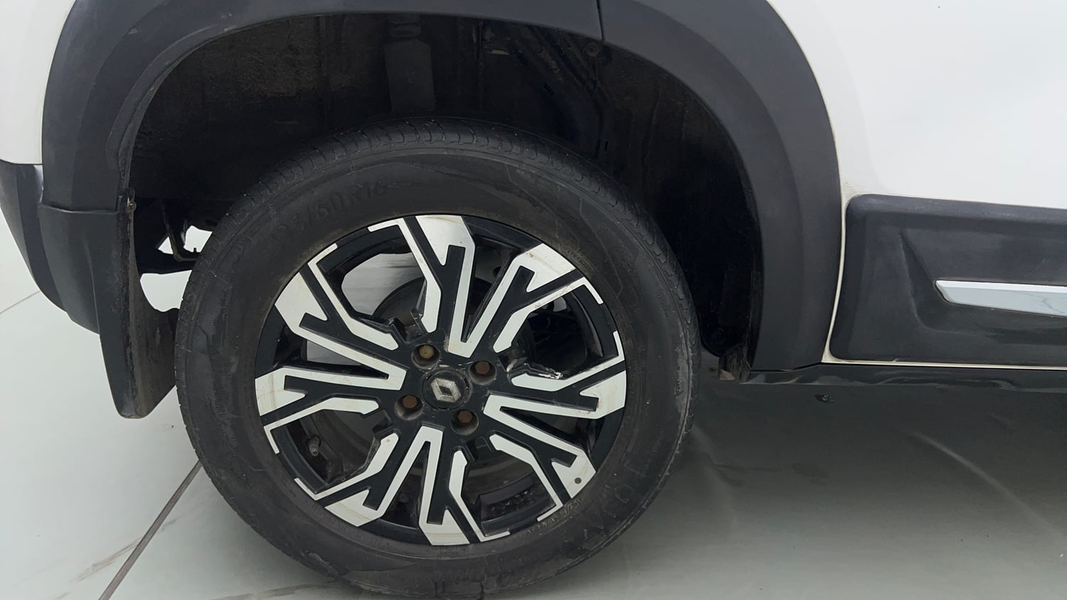 Used 2021 Renault Kiger RXZ Turbo CVT Petrol Automatic tyres RIGHT REAR TYRE RIM VIEW