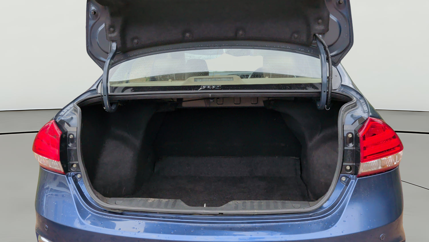 Used 2019 Maruti Suzuki Ciaz Alpha Hybrid 1.5 Petrol Manual interior DICKY INSIDE VIEW