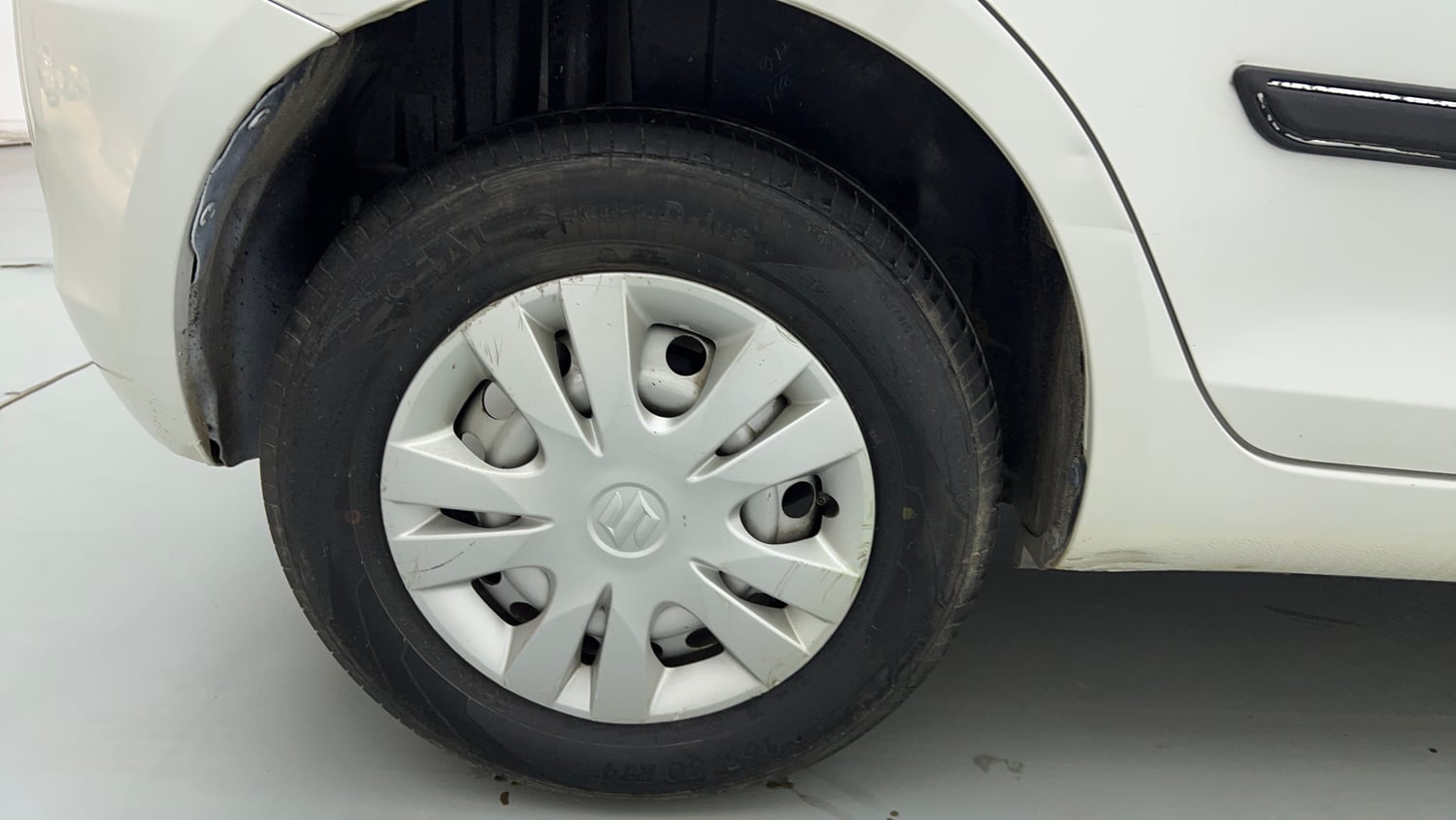 Used 2017 Maruti Suzuki Swift Lxi (O) Petrol Manual tyres RIGHT REAR TYRE RIM VIEW