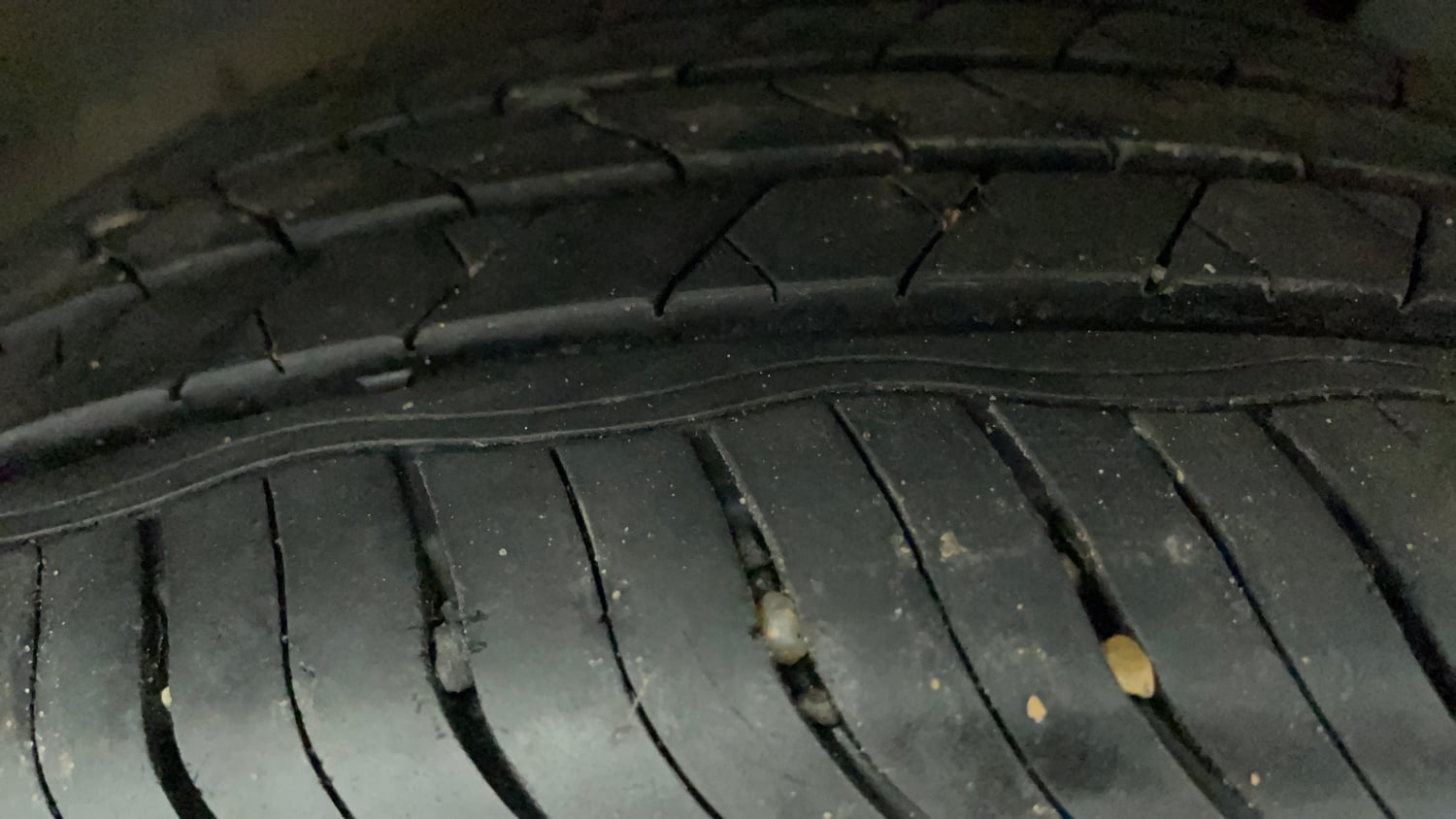 Used 2022 Volkswagen Taigun Highline 1.0 TSI MT Petrol Manual tyres LEFT FRONT TYRE TREAD VIEW