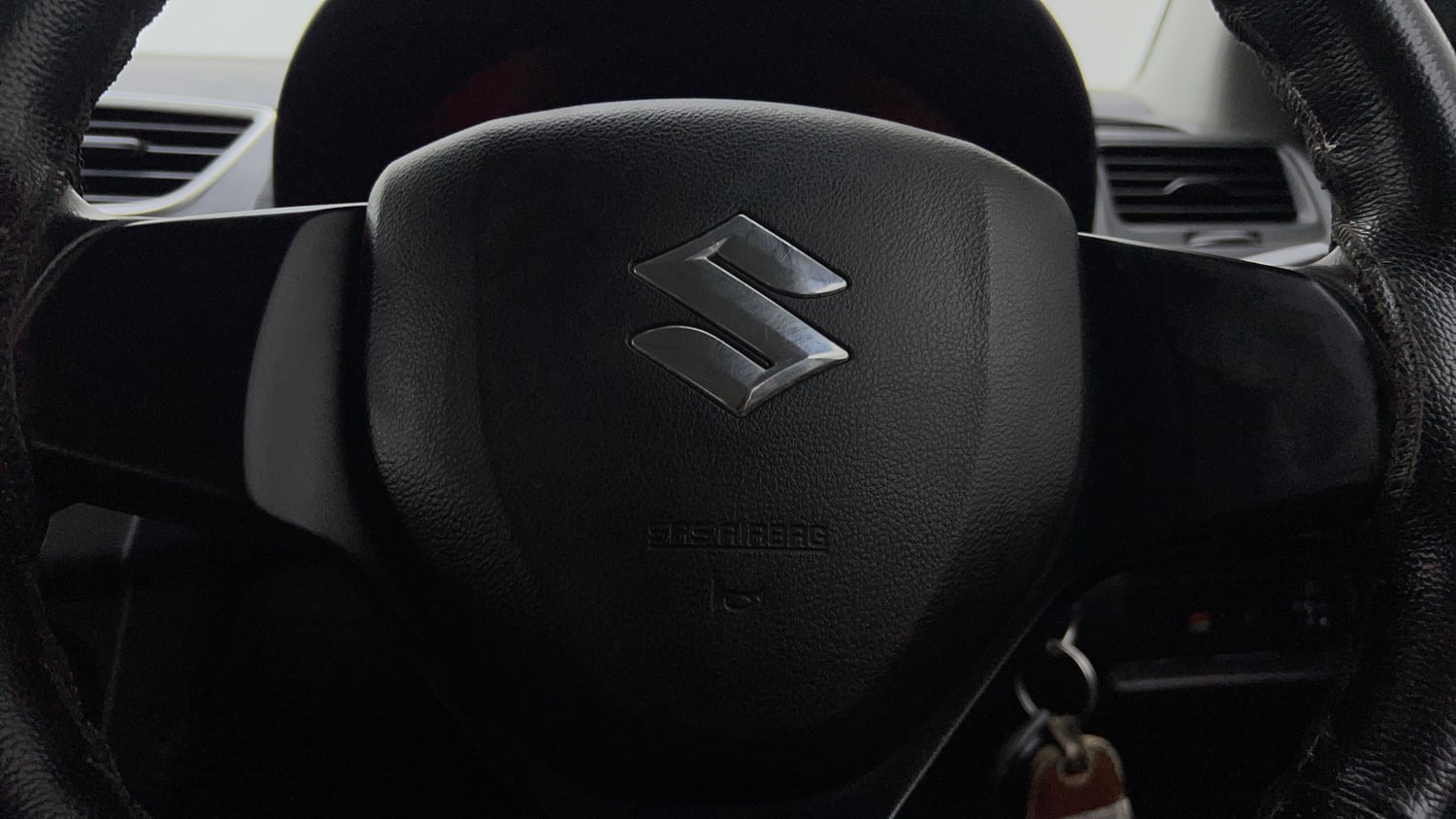 Used 2017 Maruti Suzuki Swift Lxi (O) Petrol Manual top_features Airbags