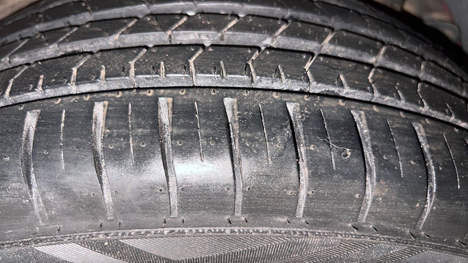 Used 2016 Hyundai Elite i20 Asta 1.2 Petrol Manual tyres LEFT REAR TYRE TREAD VIEW