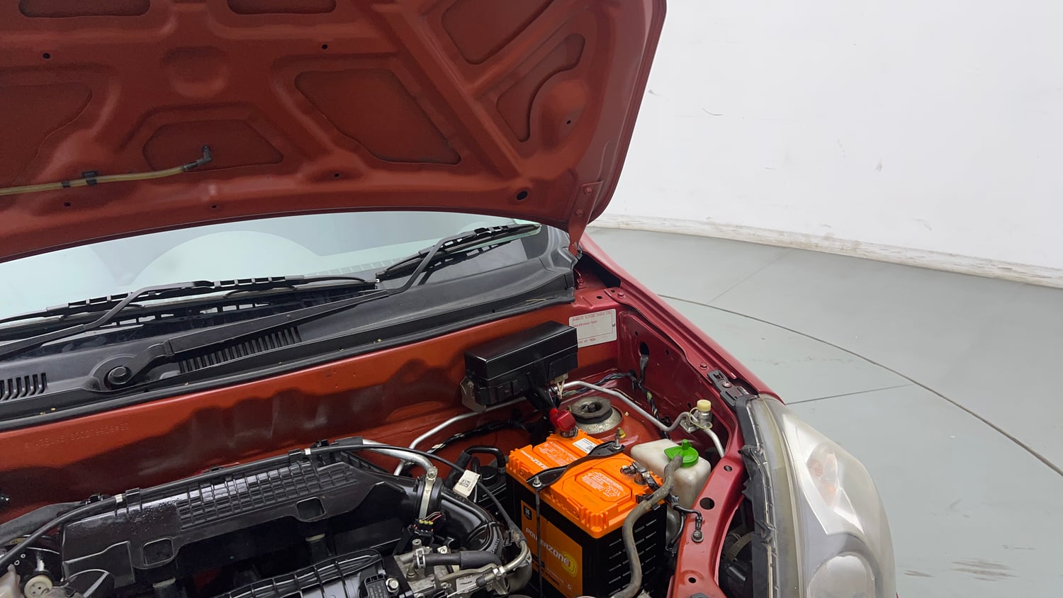 Used 2013 Maruti Suzuki Alto 800 Lxi Petrol Manual engine ENGINE LEFT SIDE HINGE & APRON VIEW